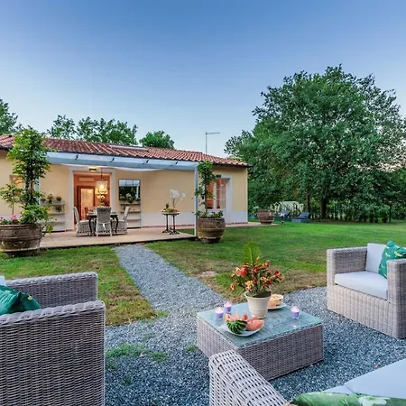 Bassotta, A Charming Villa Lucca