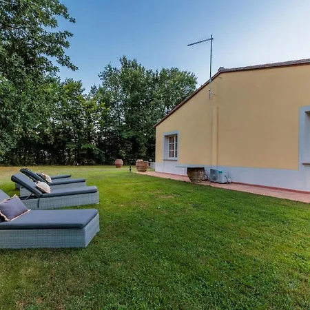 Bassotta, A Charming Villa Lucca