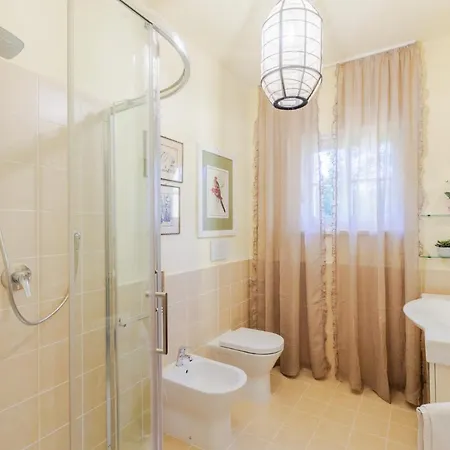 Villa Bassotta, A Charming